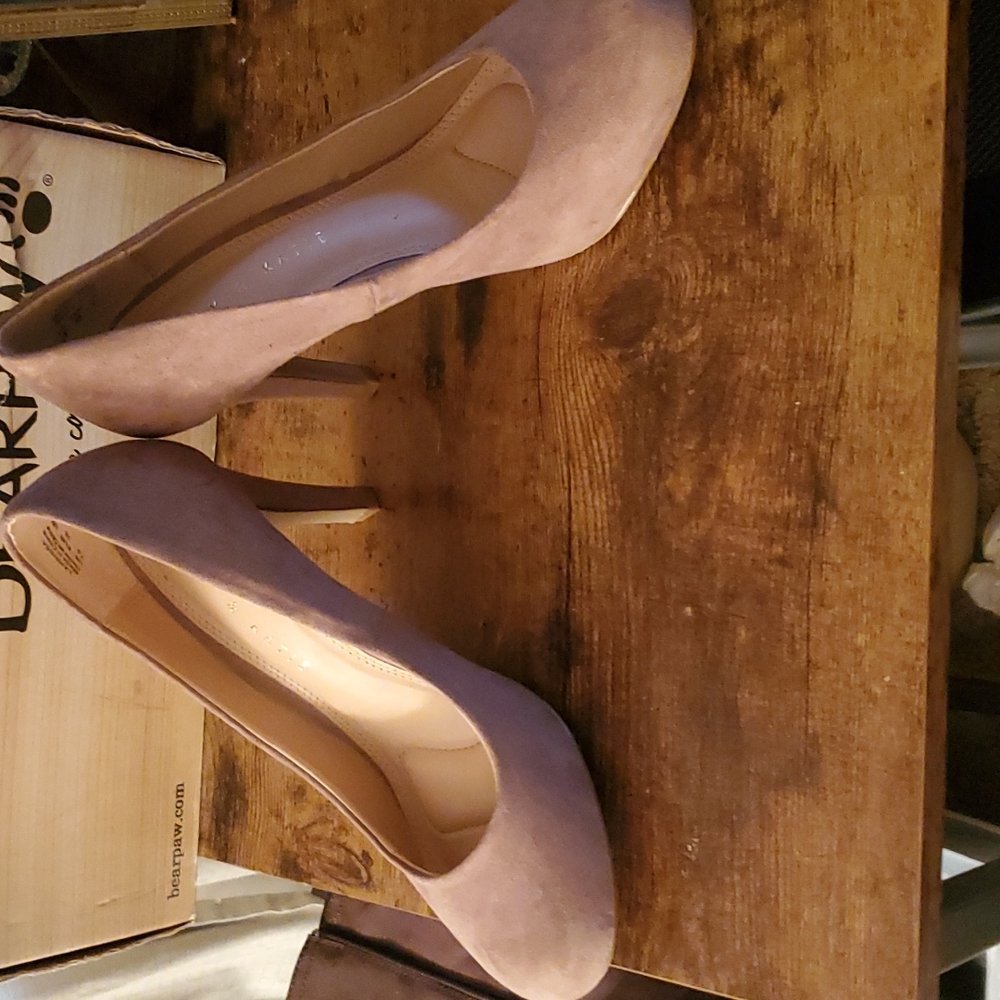 Suede tan pumps